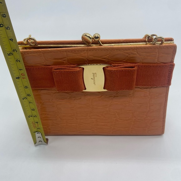 Salvatore Ferragamo Vara Bow Kiss Lock Shoulder Bag - Picture 3 of 12